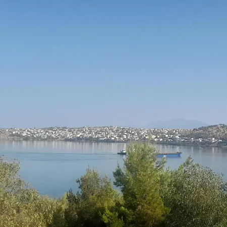 άνετο και ήσυχο διαμέρισμα με θέα *