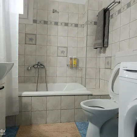 άνετο και ήσυχο διαμέρισμα με θέα *
